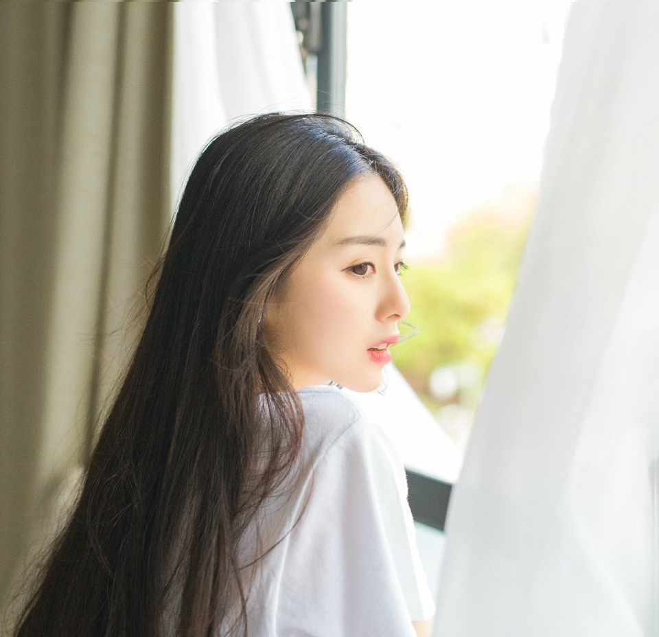 “喏。”二乔连忙躬身一礼，乖巧的退下去。
